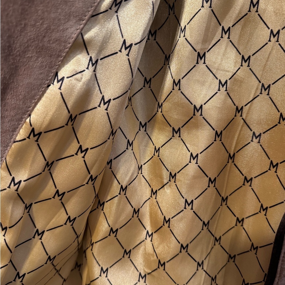 Maxima Women’s Suede Tan Jacket Size Small Tailored Fit 3 button closure - Picture 6 of 9